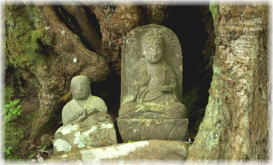 画像：Aの根元に安置された石仏